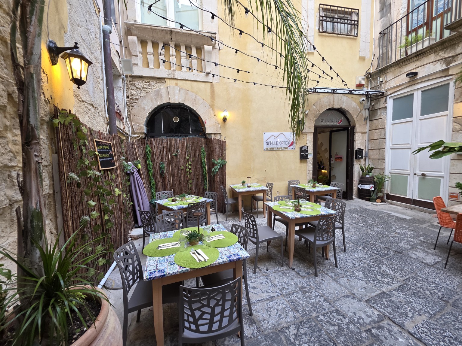 Ingresso di Napulè Ortigia