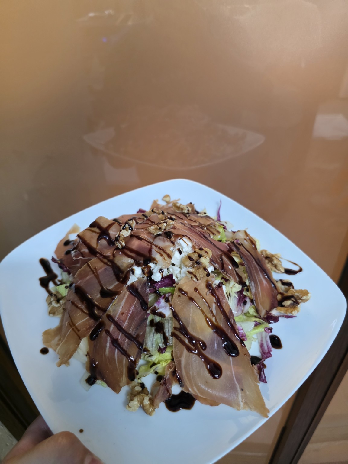Insalata con prosciutto crudo e glassa